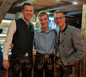 Foto v. l. Thomas Redmer, Dominik Peters (beide BRK), Matthias Andres