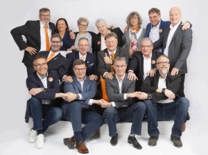 FWG-Kandidaten für die Gemeinderatswahl 2026 — v.l.n.r. oben: Valentin Mágori (4), Dr. Sabine Kaiser-Röhrich (10), Sabine Düring (14), Sabine Ebbinghaus-Guschke (5), Claudia Reinhardt (7), Robert Petermeier (12), Siegfried Schimpf (13);Mitte: Markus Dieminger (11), Dr. Gerhard Röhrich (6), Jürgen Martl (8), Wolfgang Richter (15);
unten: Andreas Lang (9), Günter Scherzl (1), Matthias Andres (2), Bernhard Slawik (3)